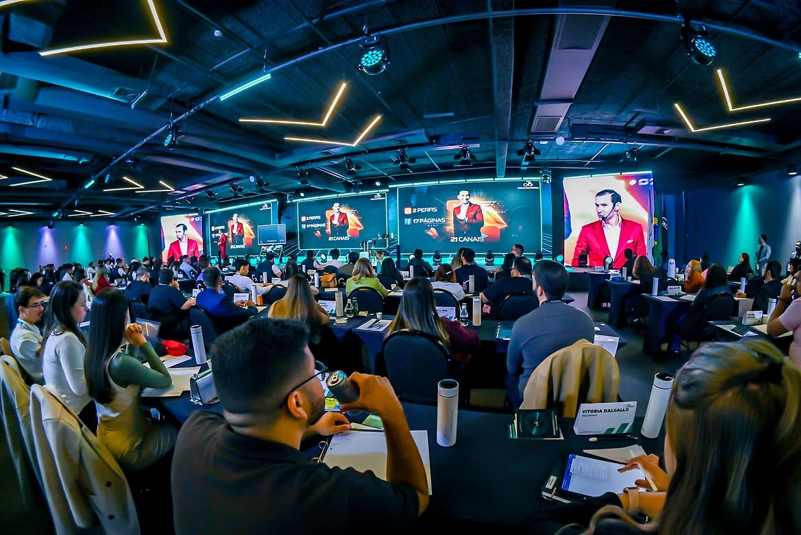 No Acelerador Marketing Digital, grandes mentores compartilharam seus conhecimentos, enquanto ma (2)